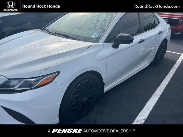2020 Toyota Camry SE Nightshade FWD photo
