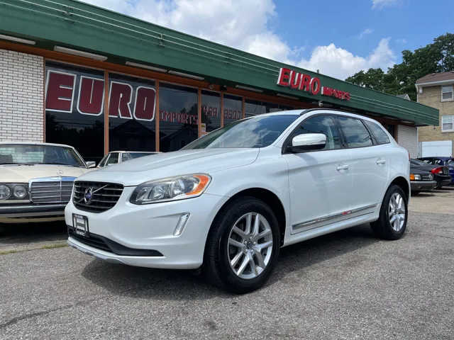 2017 Volvo XC60 FWD photo