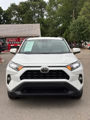 2020 Toyota RAV4 XLE FWD photo