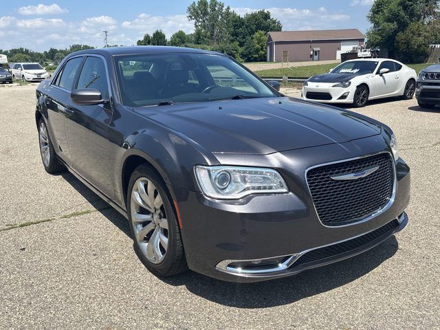 2020 Chrysler 300 Touring L RWD photo