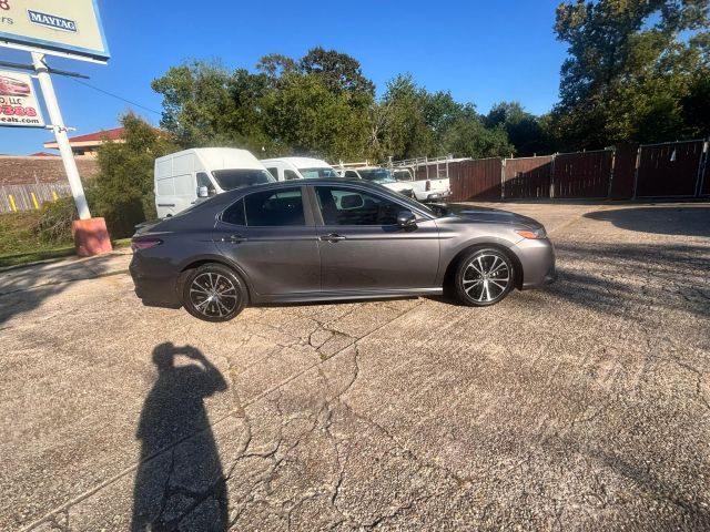 2018 Toyota Camry SE FWD photo