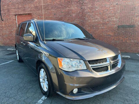 2019 Dodge Grand Caravan SXT FWD photo