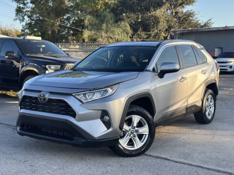2020 Toyota RAV4 XLE FWD photo