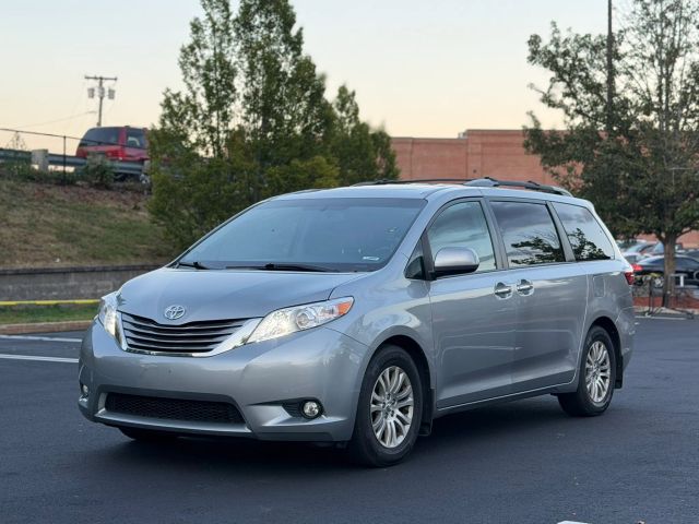 2017 Toyota Sienna XLE FWD photo