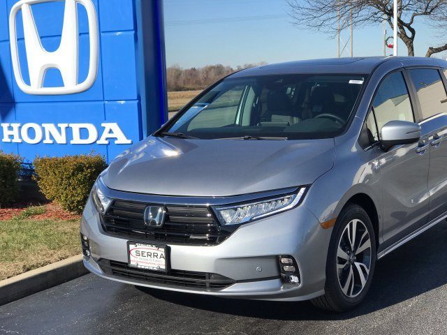 2021 Honda Odyssey Touring FWD photo