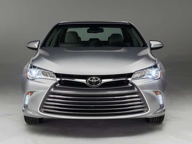 2015 Toyota Camry LE FWD photo