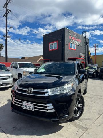 2019 Toyota Highlander LE FWD photo