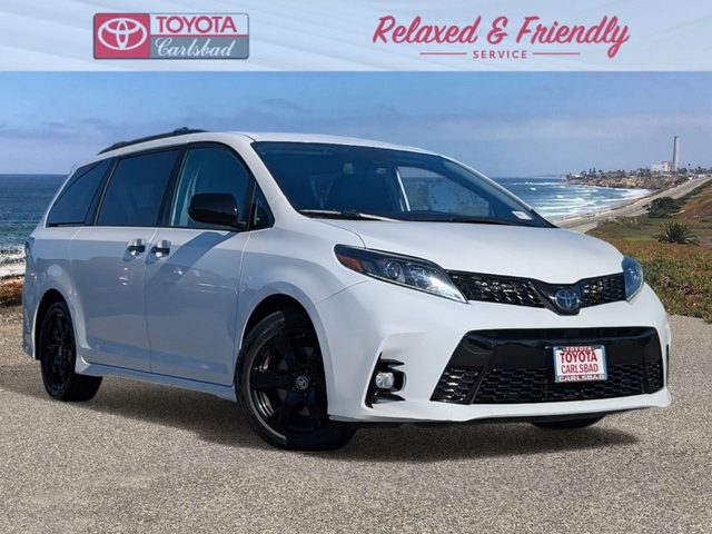 2020 Toyota Sienna SE FWD photo