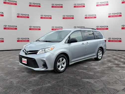 2020 Toyota Sienna LE FWD photo