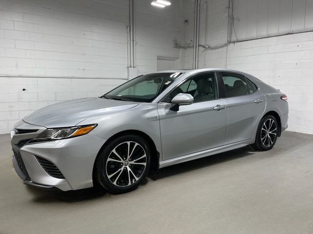 2020 Toyota Camry Hybrid SE FWD photo