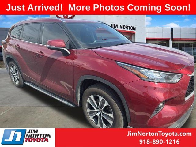 2020 Toyota Highlander XLE FWD photo