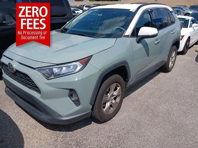 2020 Toyota RAV4 XLE FWD photo