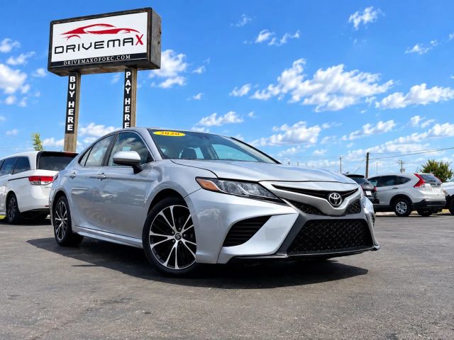 2020 Toyota Camry SE FWD photo