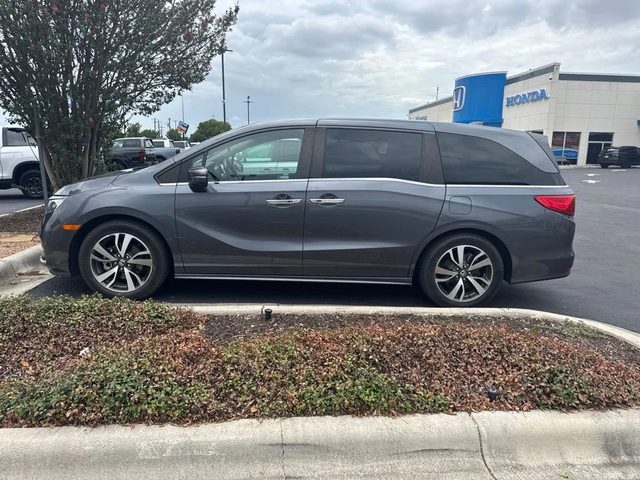2021 Honda Odyssey Touring FWD photo