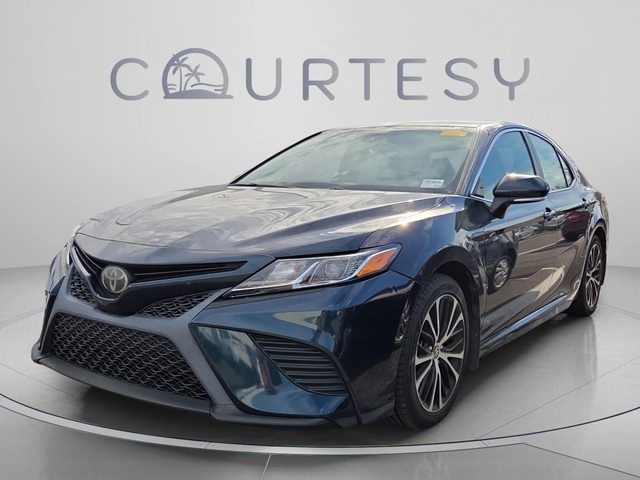 2020 Toyota Camry SE FWD photo