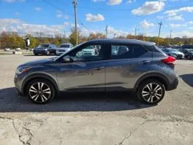 2019 Nissan Kicks SV FWD photo