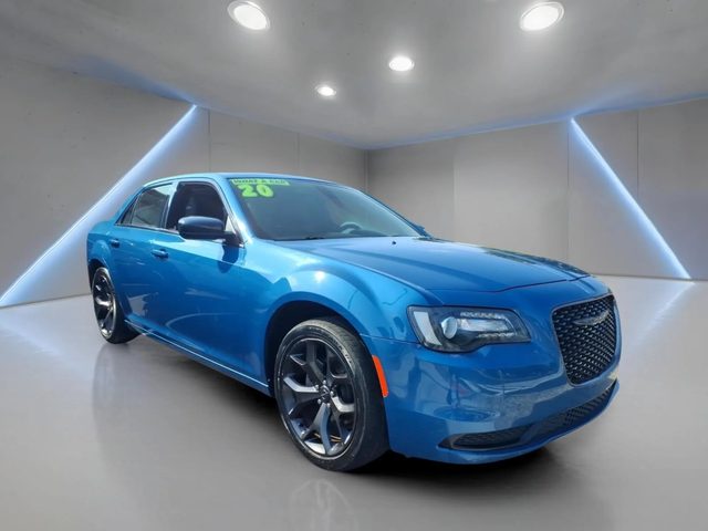 2020 Chrysler 300 Touring RWD photo