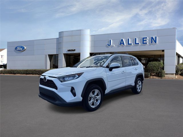 2020 Toyota RAV4 XLE FWD photo