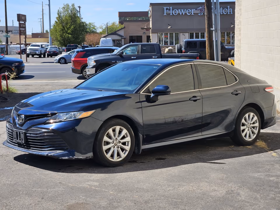 2020 Toyota Camry LE FWD photo