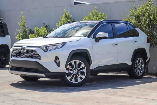 2020 Toyota RAV4 Limited FWD photo