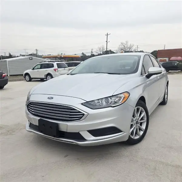 2017 Ford Fusion SE FWD photo