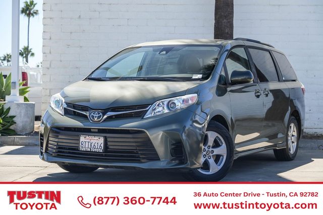 2020 Toyota Sienna LE FWD photo
