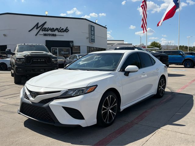 2020 Toyota Camry SE FWD photo