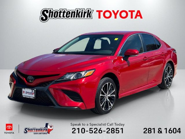2020 Toyota Camry SE FWD photo