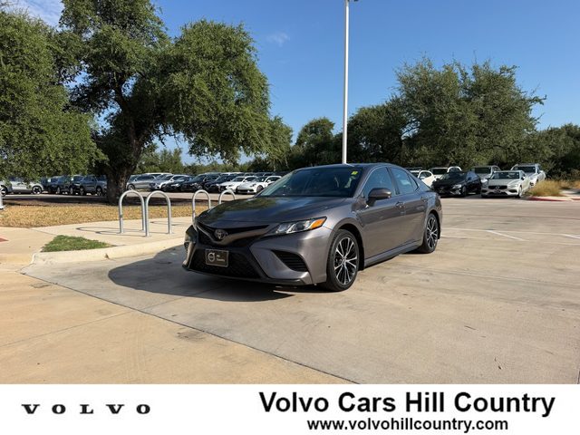 2020 Toyota Camry SE FWD photo