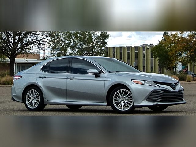 2020 Toyota Camry Hybrid XLE FWD photo