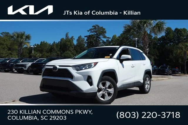 2020 Toyota RAV4 XLE FWD photo