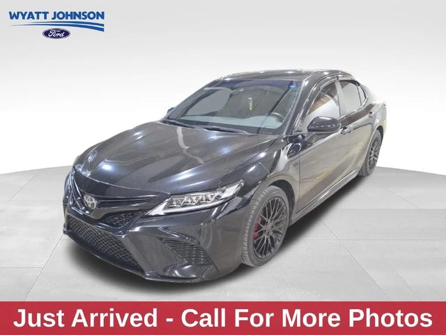 2020 Toyota Camry SE FWD photo