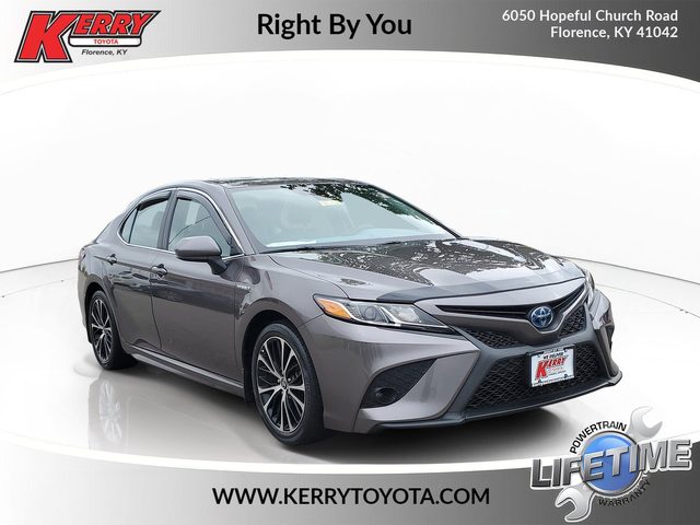 2020 Toyota Camry Hybrid SE FWD photo