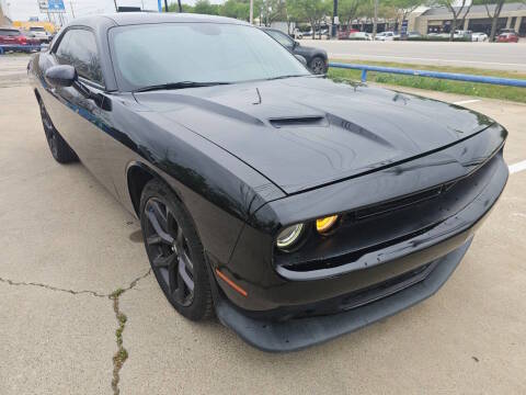 2020 Dodge Challenger SXT RWD photo