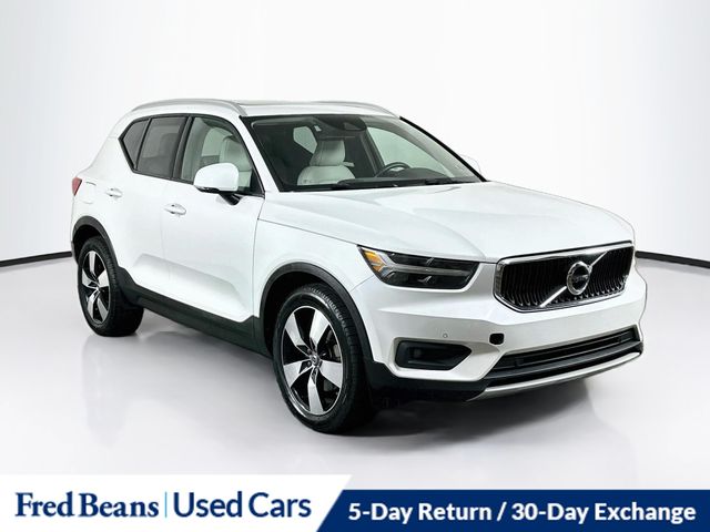 2021 Volvo XC40 Momentum AWD photo