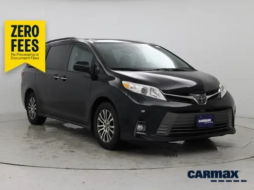 2019 Toyota Sienna XLE FWD photo