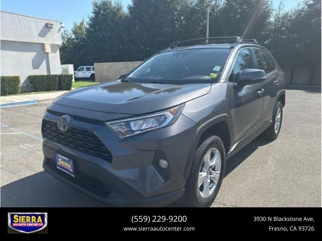 2020 Toyota RAV4 XLE FWD photo