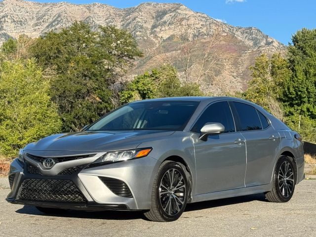 2019 Toyota Camry SE FWD photo