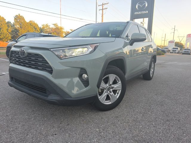 2020 Toyota RAV4 XLE FWD photo