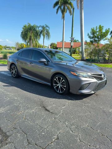 2019 Toyota Camry SE FWD photo