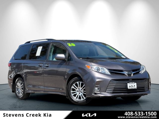 2020 Toyota Sienna XLE FWD photo