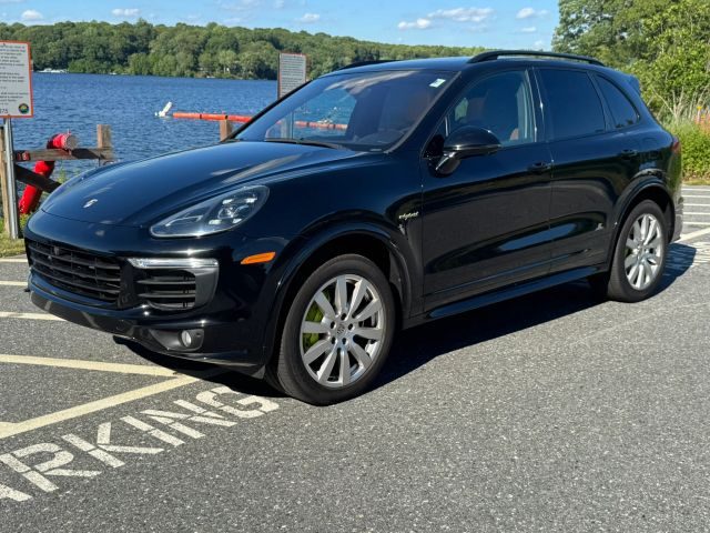 2016 Porsche Cayenne S E-Hybrid AWD photo