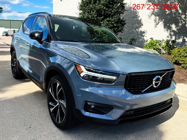 2021 Volvo XC40 R-Design AWD photo