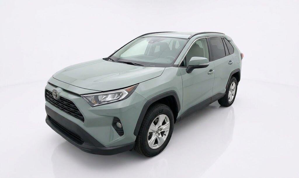 2020 Toyota RAV4 XLE FWD photo