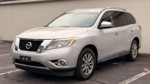 2015 Nissan Pathfinder SV FWD photo