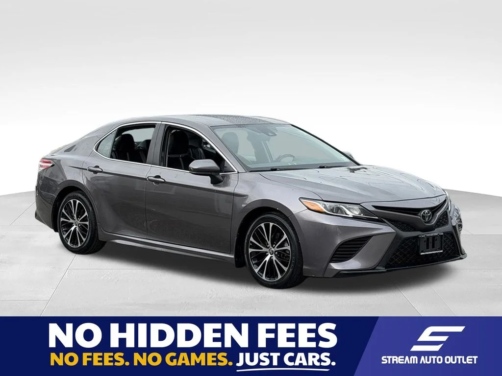 2020 Toyota Camry SE FWD photo