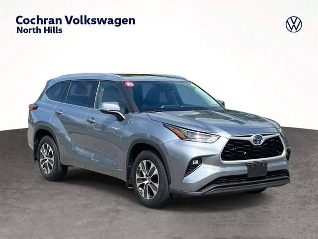 2021 Toyota Highlander Hybrid XLE AWD photo