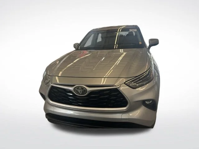 2021 Toyota Highlander LE FWD photo