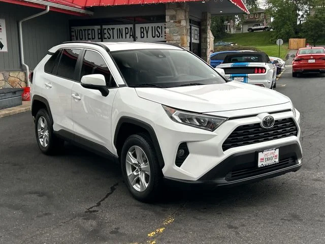 2021 Toyota RAV4 XLE FWD photo