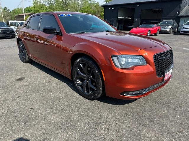 2020 Chrysler 300 Touring RWD photo